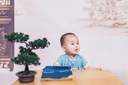 武穴怀孕肚子中间凹两边凸